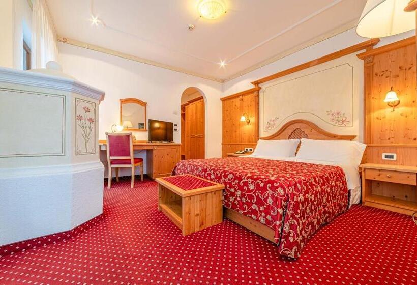 Полулюкс с Балконом, Pineta Pastry