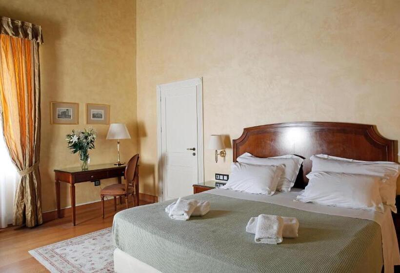 جناح جونيور, Siora Vittoria Boutique