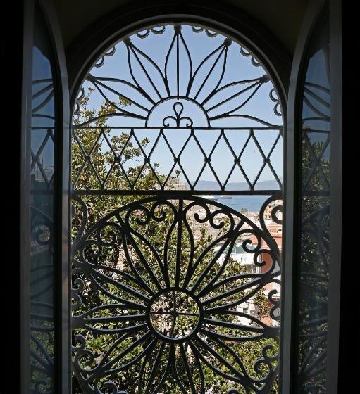 جناح ذو إطلالة, Siora Vittoria Boutique