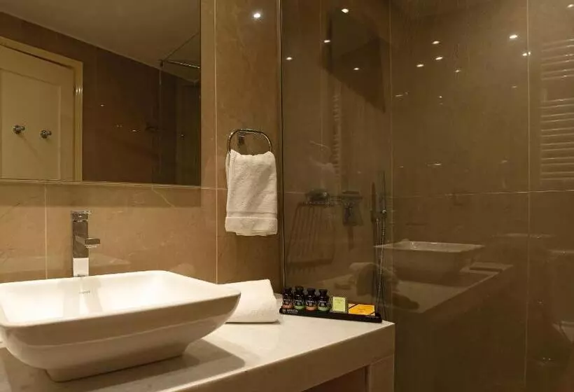 اتاق اجرایی, Siora Vittoria Boutique