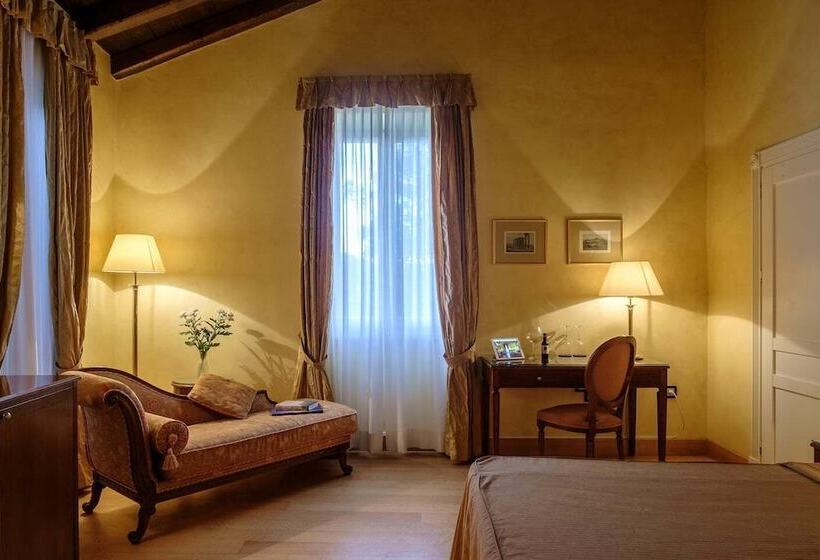 جناح جونيور, Siora Vittoria Boutique