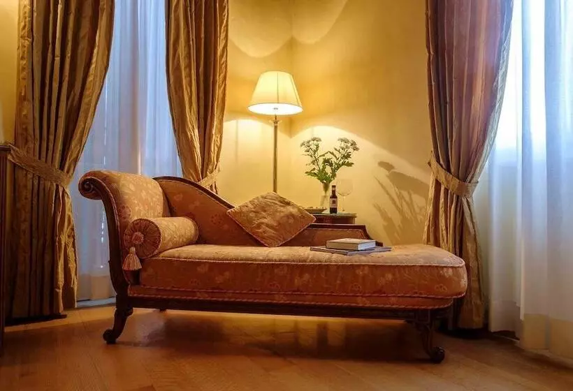 سوییت جونیور, Siora Vittoria Boutique