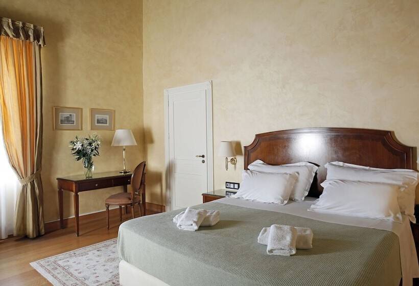 جناح جونيور, Siora Vittoria Boutique