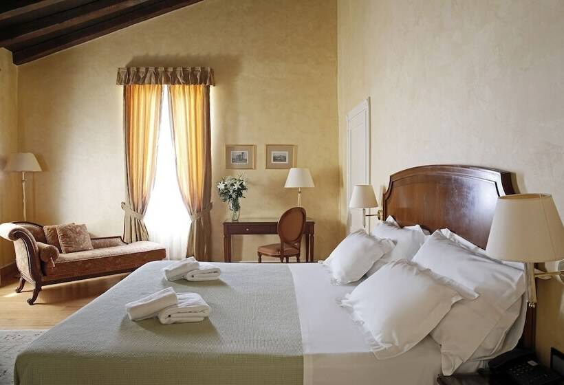 جناح جونيور, Siora Vittoria Boutique