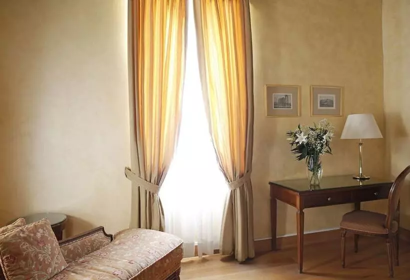 سوییت جونیور, Siora Vittoria Boutique