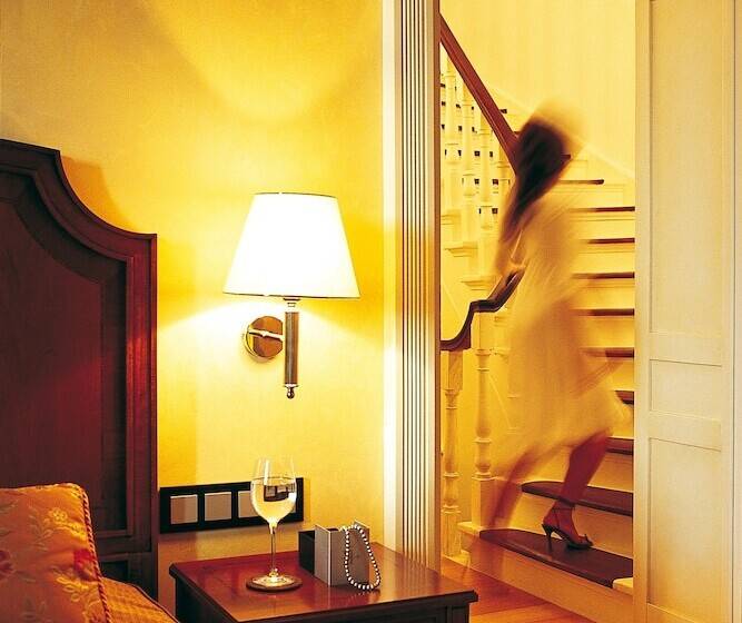 جناح جونيور, Siora Vittoria Boutique