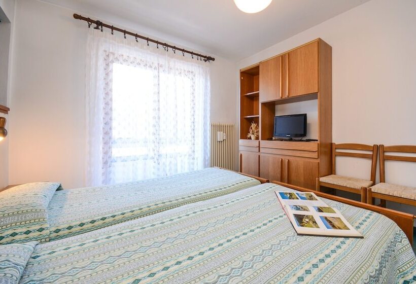 غرفة قياسية رباعية, Splendor