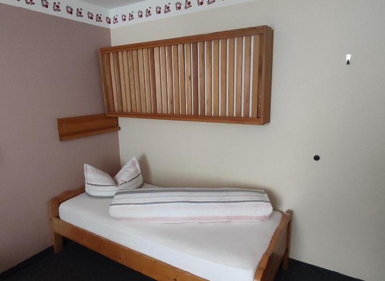 חדר אקונומי לשלושה, Gasthof Goldene Krone