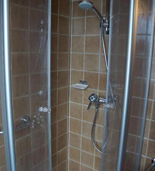 חדר אקונומי לשלושה, Gasthof Goldene Krone