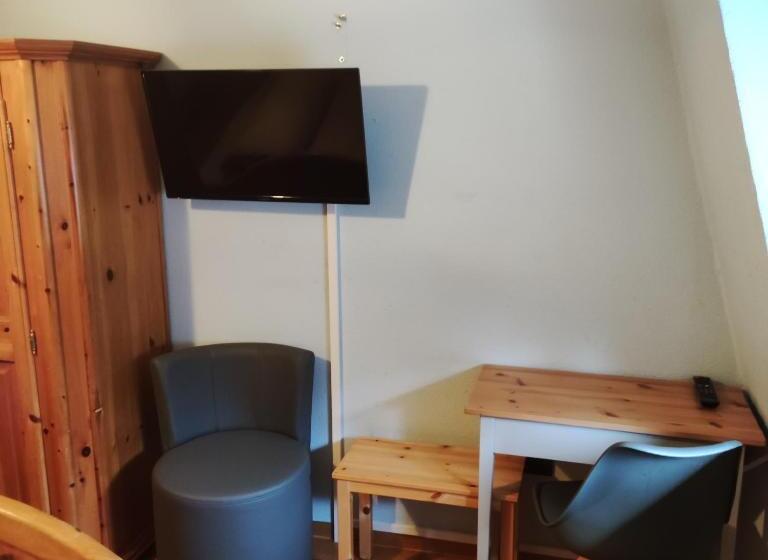 חדר אקונומי לשלושה, Gasthof Goldene Krone