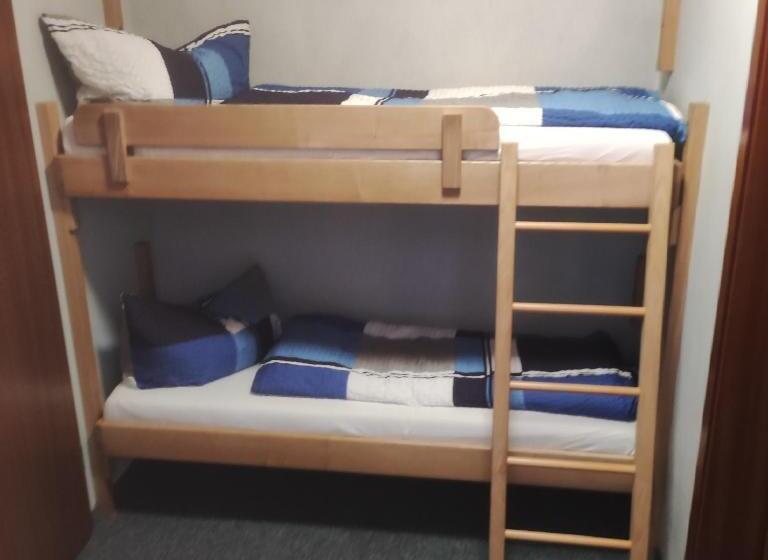 חדר סטנדרטי לחמישה אנשים, Gasthof Goldene Krone