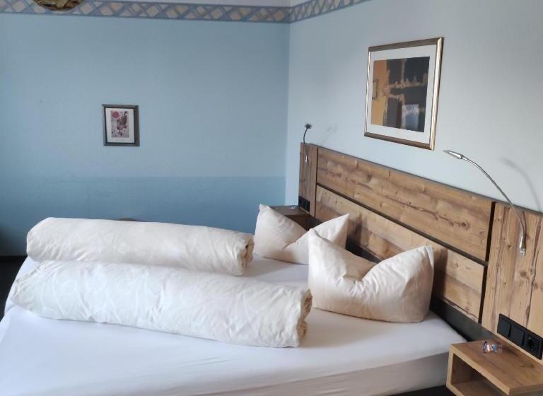 חדר סטנדרט לארבעה, Gasthof Goldene Krone