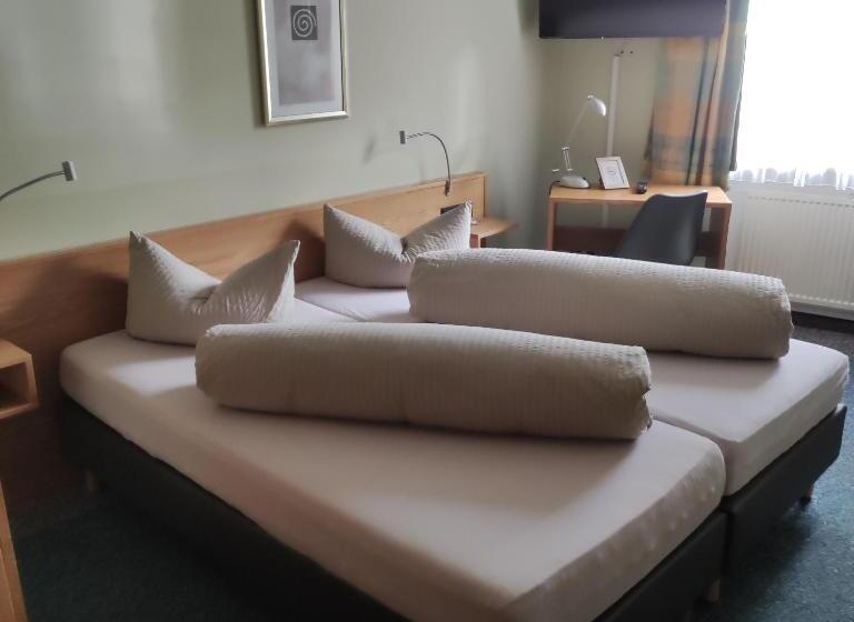 חדר סטנדרט לשלושה, Gasthof Goldene Krone