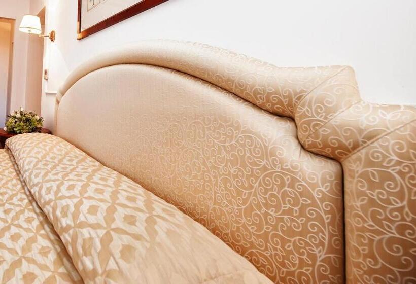 Полулюкс Вид на Озеро, Relais Casali Della Cisterna