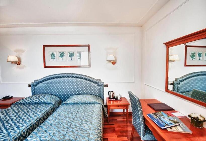 Номер Deluxe Вид на Озеро, Relais Casali Della Cisterna