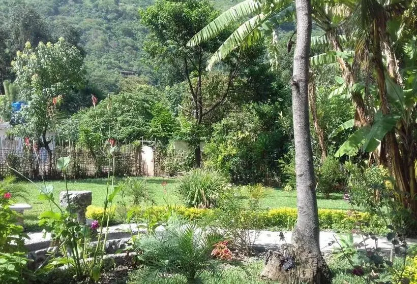 بانگلوی استاندارد, Cabañas De Tzununa