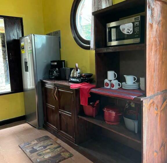 بانگلوی استاندارد, Cabañas De Tzununa