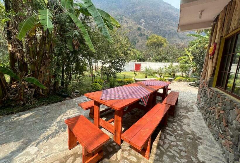 بانگلوی استاندارد, Cabañas De Tzununa