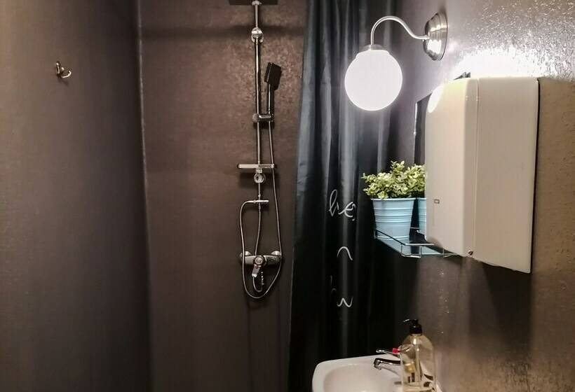 חדר משפחתי חדר אמבטיה משותף, Vanhan Koulun Majatalo Old School Guest House