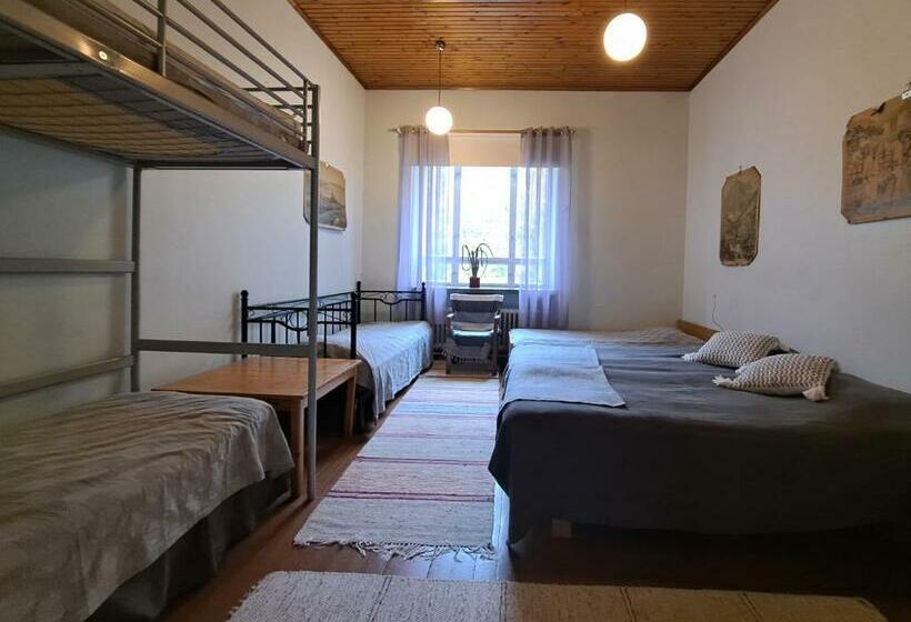 Семейный Номер Совместный Санузел, Vanhan Koulun Majatalo Old School Guest House