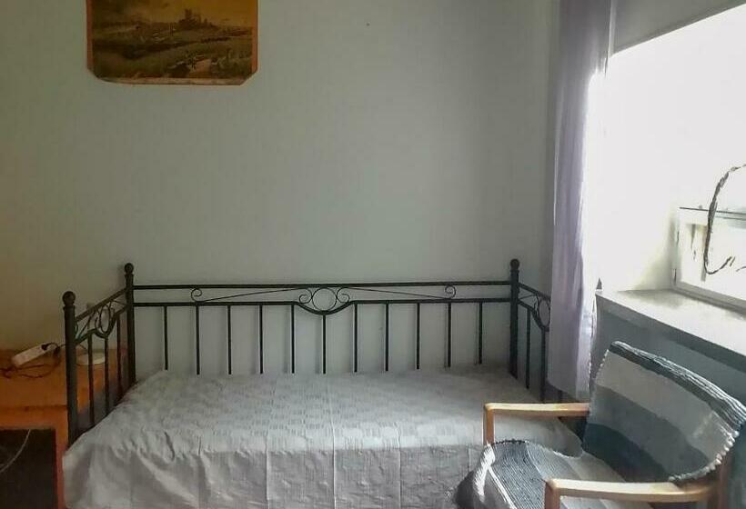 חדר משפחתי חדר אמבטיה משותף, Vanhan Koulun Majatalo Old School Guest House