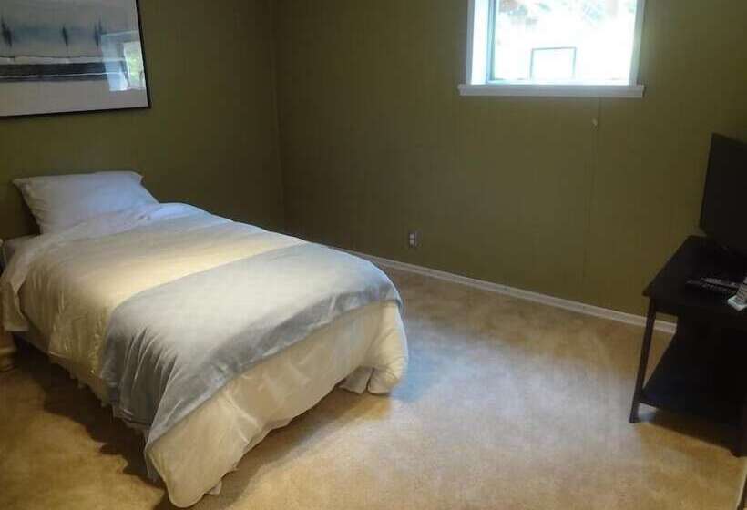 منزل غرفتين نوم, Eagles Watch