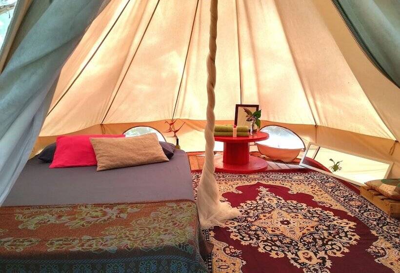 كوخ كومفورت, Bar'coquebrado Camping