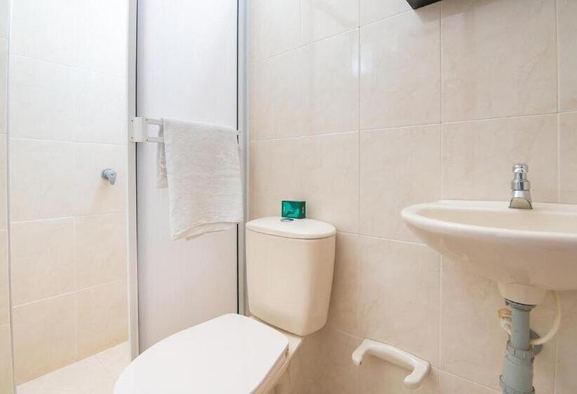 اتاق استاندارد یک نفره, Ayenda Juglar