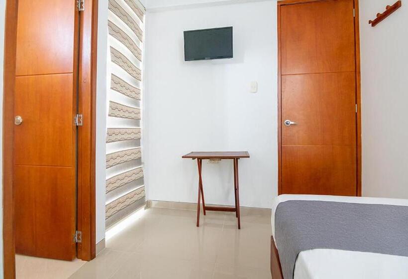 اتاق استاندارد یک نفره, Ayenda Juglar