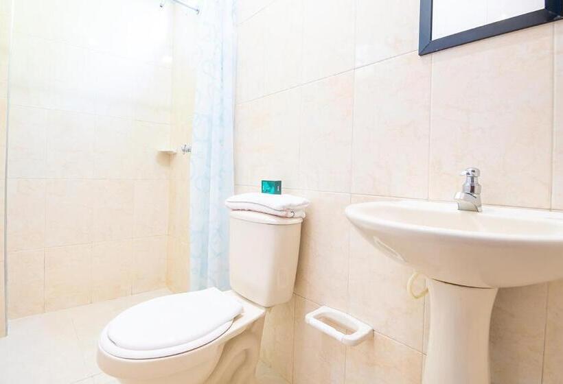 اتاق استاندارد سه نفره, Ayenda Juglar