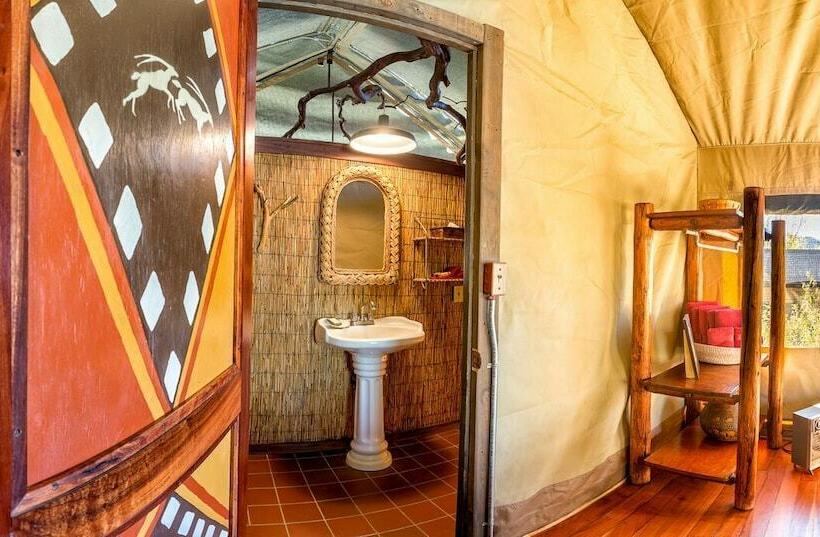 كوخ ديلوكس, Safari West