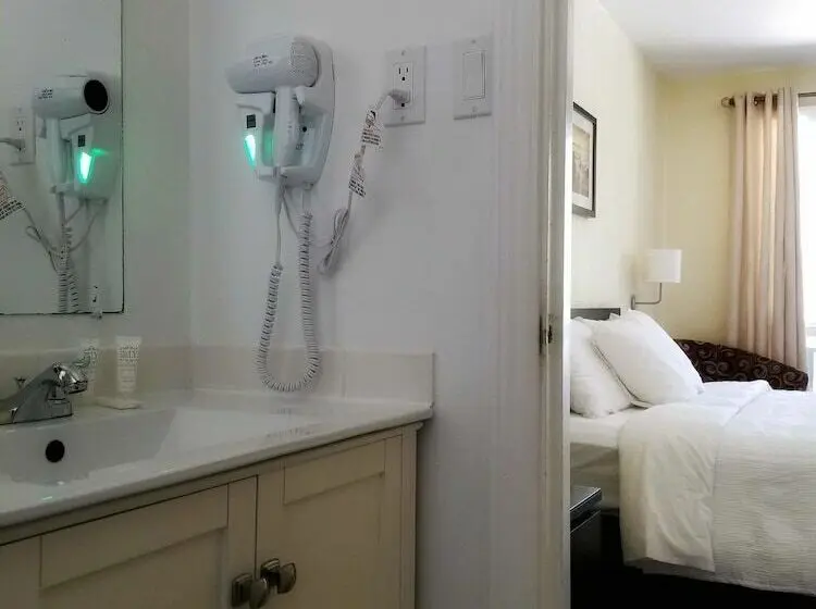 ダブルベッドのベーシックルーム, Pinedale Inn