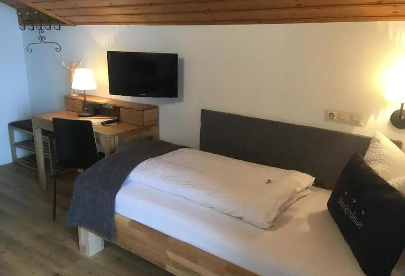 Deluxe Yhden Hengen Huone, Gästehaus Menkenbauer Inkl. Chiemgaukarte