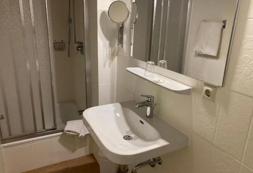 Standard Yhden Hengen Huone, Gästehaus Menkenbauer Inkl. Chiemgaukarte