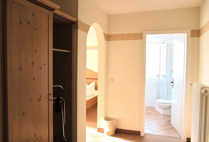 Camera Standard, Gästehaus Menkenbauer