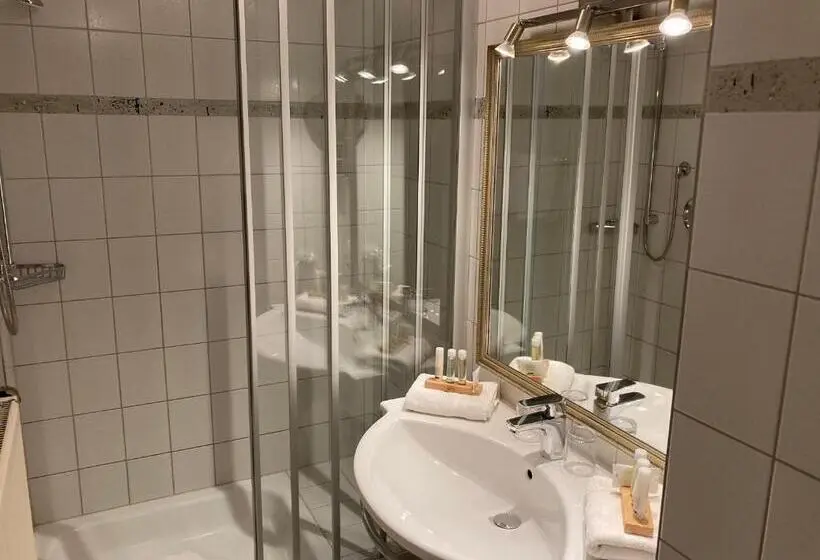 Huoneisto 1 Makuuhuone Pohjakerros, Gästehaus Menkenbauer Inkl. Chiemgaukarte