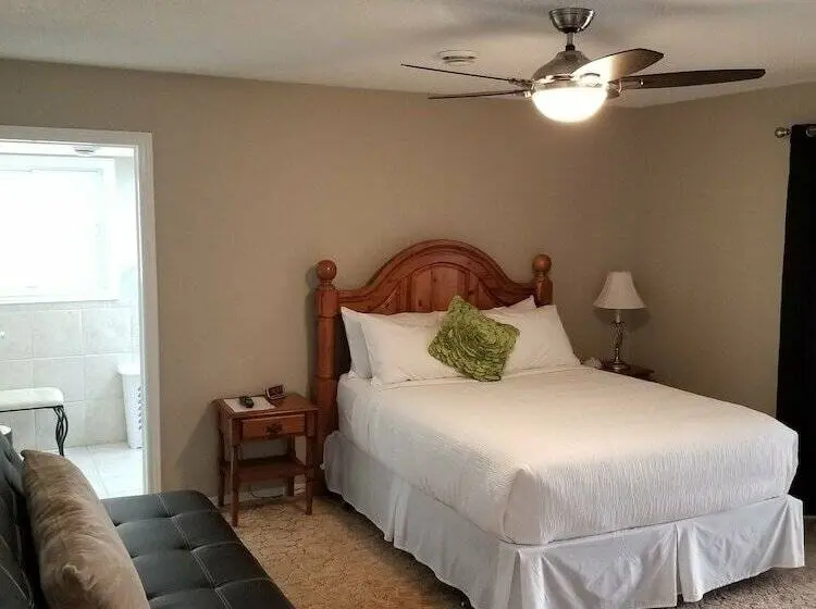 ダブルベッドスタンダードルーム, Bee 'n Bee Bed N' Breakfast