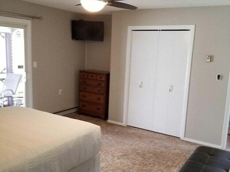 غرفة قياسية سرير مزدوج, Bee 'n Bee Bed N' Breakfast