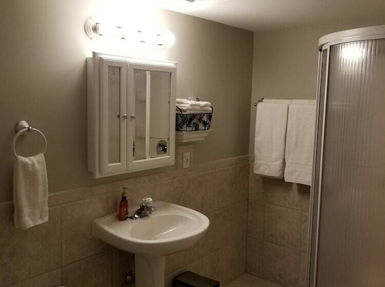 غرفة قياسية سرير مزدوج, Bee 'n Bee Bed N' Breakfast