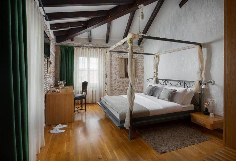 غرفة سوبيريور, La Grisa