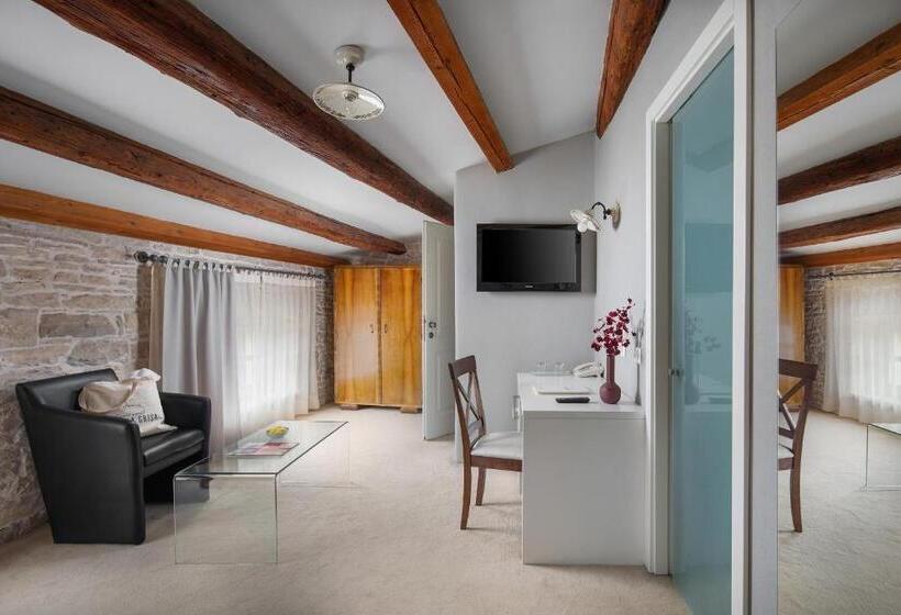 חדר סופריור, La Grisa