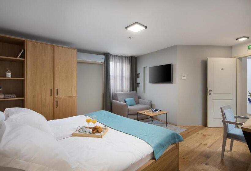 חדר קומפורט, La Grisa