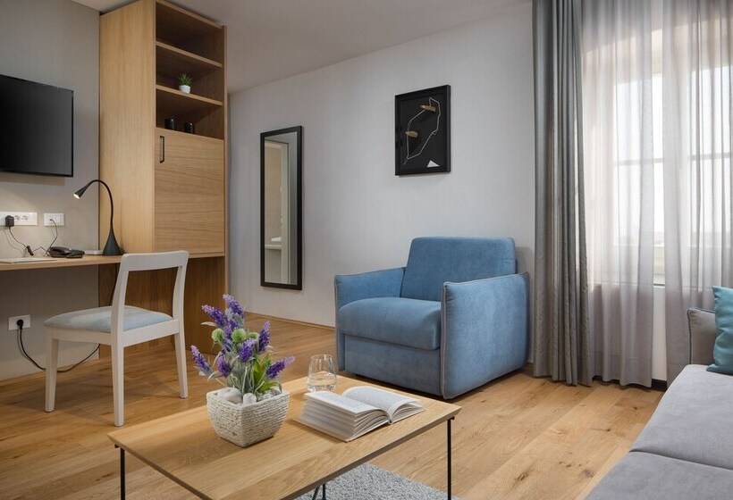 סוויטה, La Grisa