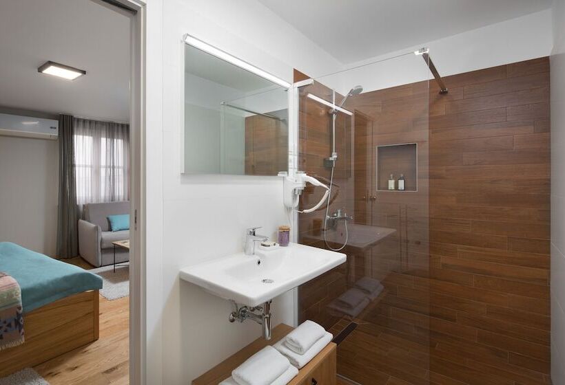 סוויטה, La Grisa