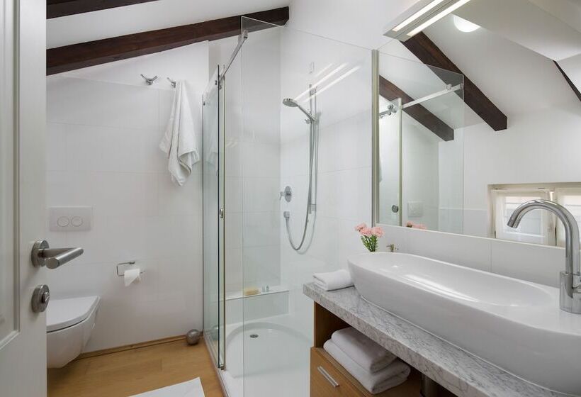 סוויטה, La Grisa