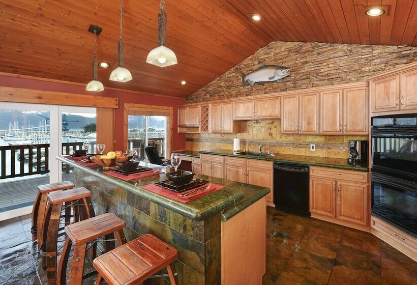 جناح إدارى, Safari Lodge