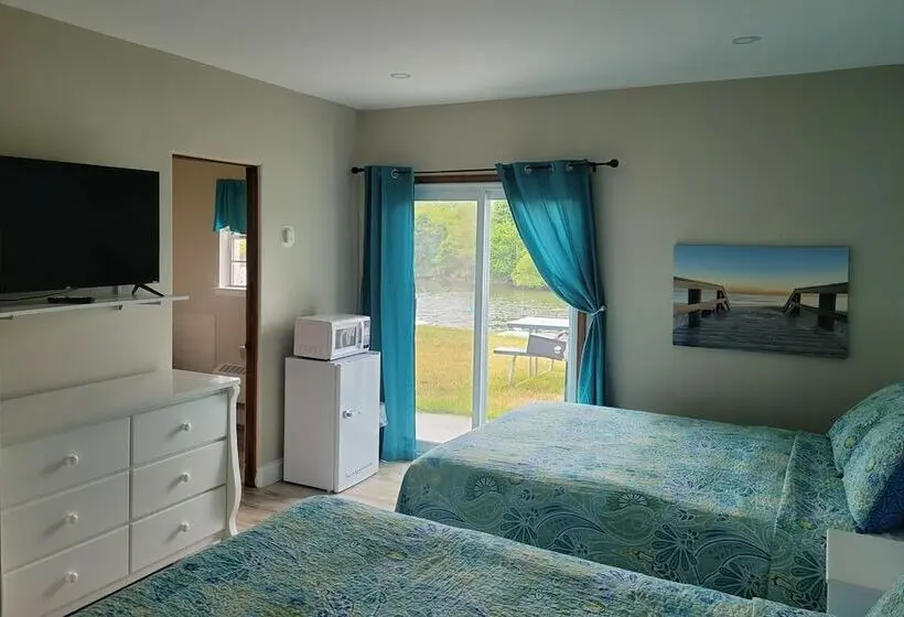 ２ダブルベッドのスタンダードルーム, Riverside Motel And Marina Manistee