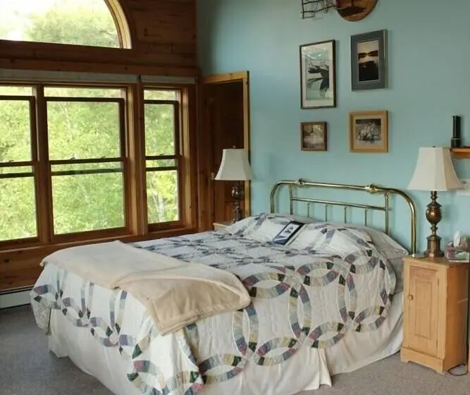 デラックススイート, Sunny Rock B&b Haliburton