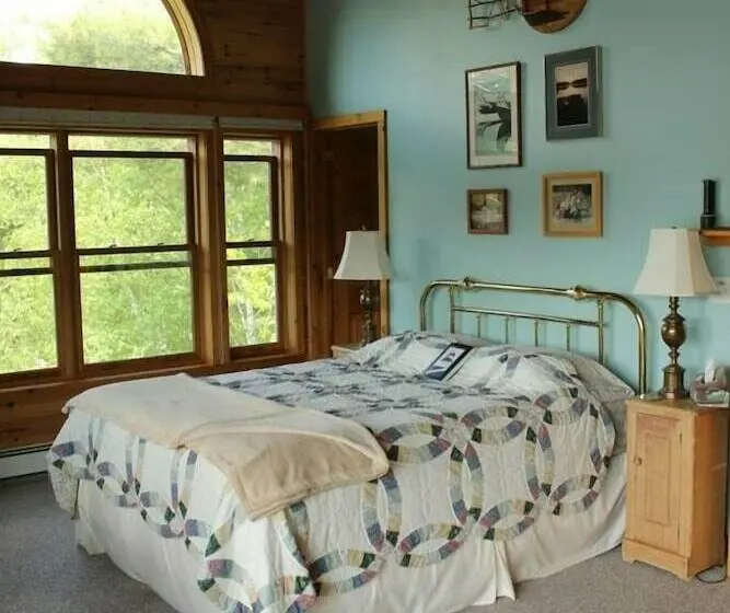デラックススイート, Sunny Rock B&b Haliburton