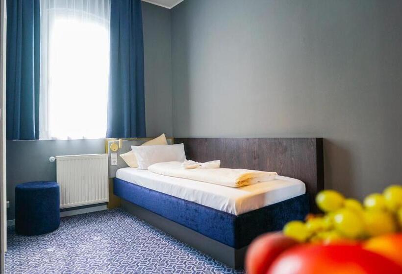 Quarto Basic Individual, Am Schloss Biebrich